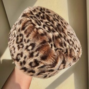 MADE IN CANADA SUPER FUZZY LEOPARD PRINT HAT!